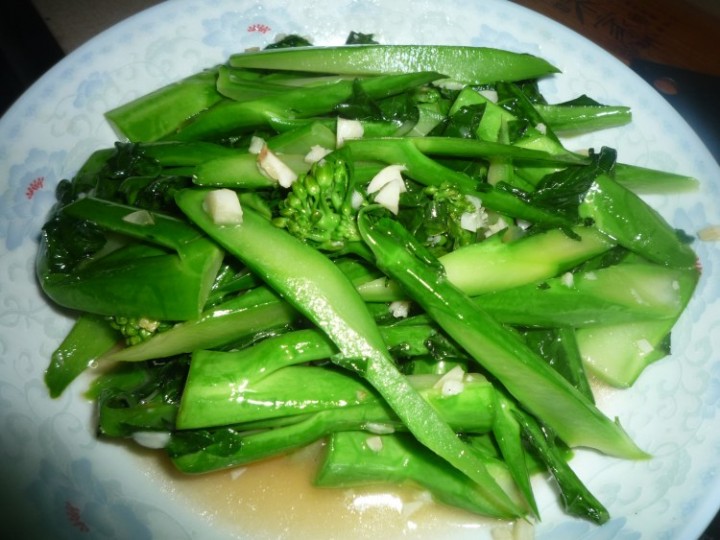 Order Chinese Broccoli With Garlic  蒜蓉芥蘭 food online from Dim Sum Club store, San Francisco on bringmethat.com