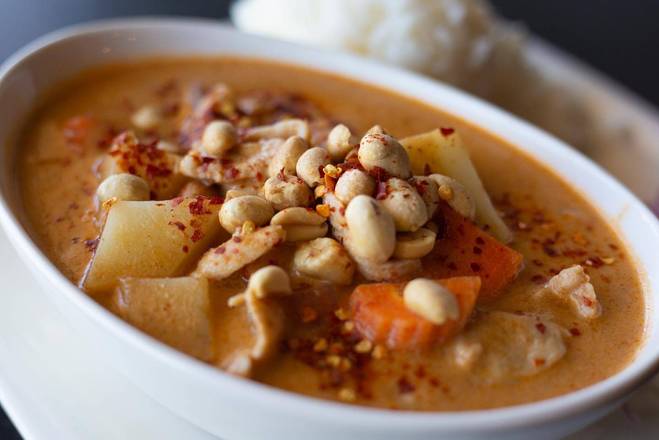 Order Massaman Curry  food online from Aroi Thai Food store, Colorado Springs on bringmethat.com