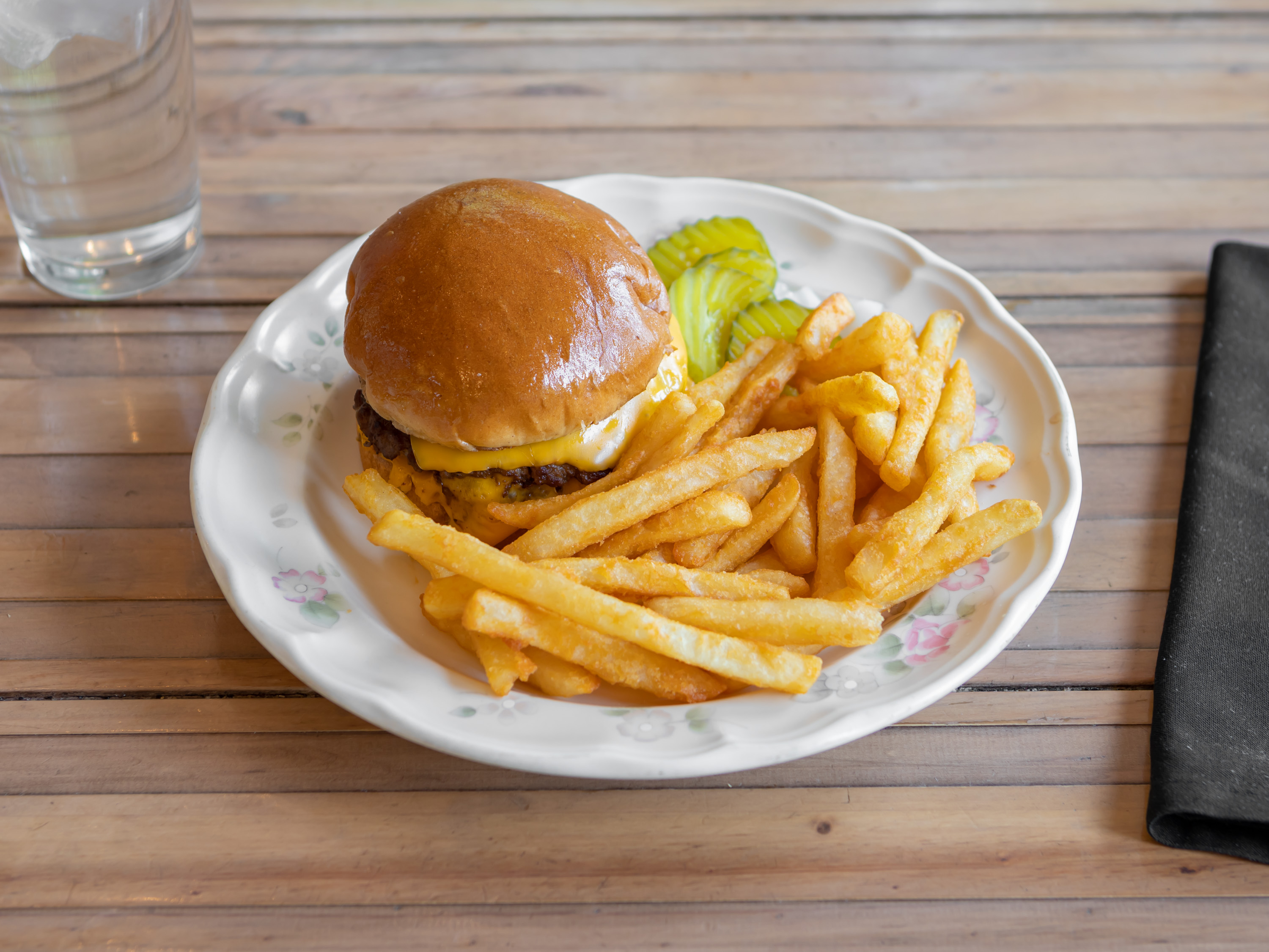 Order Cheeseburger food online from The Piccadilly at Manhattan store, Saint Louis on bringmethat.com
