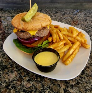 Order Classic American Cheeseburger food online from Chill N Grill Xpress store, Summerville on bringmethat.com