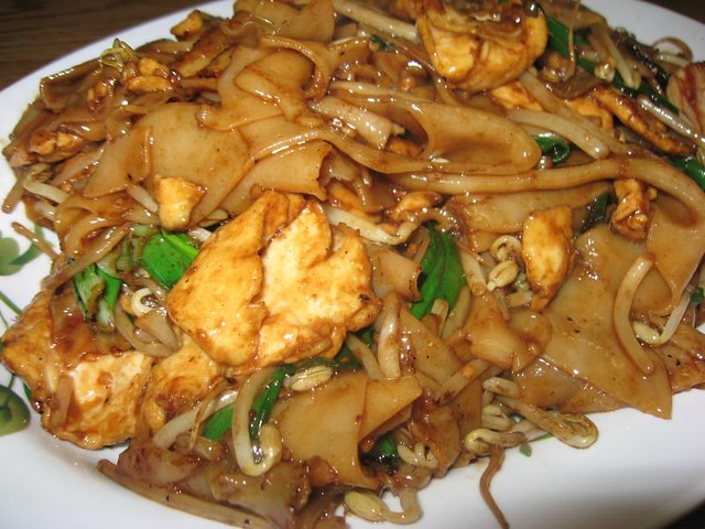 Order Chicken Chow Fun food online from Yan Asian Restaurant store, Rutherford on bringmethat.com