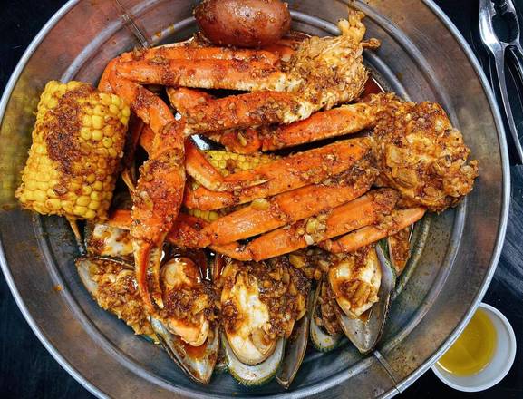 Order (D). Snow Crab Legs With Green Mussels food online from Matthews Crab House store, Matthews on bringmethat.com