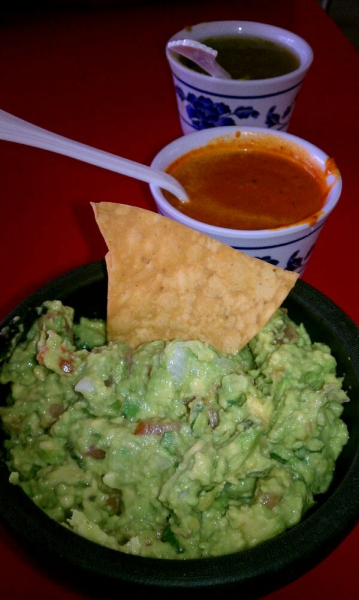 Order Guacamole con Chips food online from Wendys Tortas store, East Los Angeles on bringmethat.com