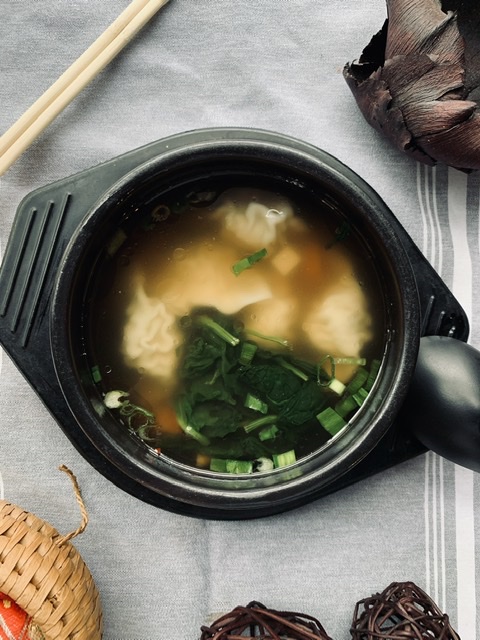 Order Spinach Wonton Soup food online from Fat Noodles store, Chicago on bringmethat.com