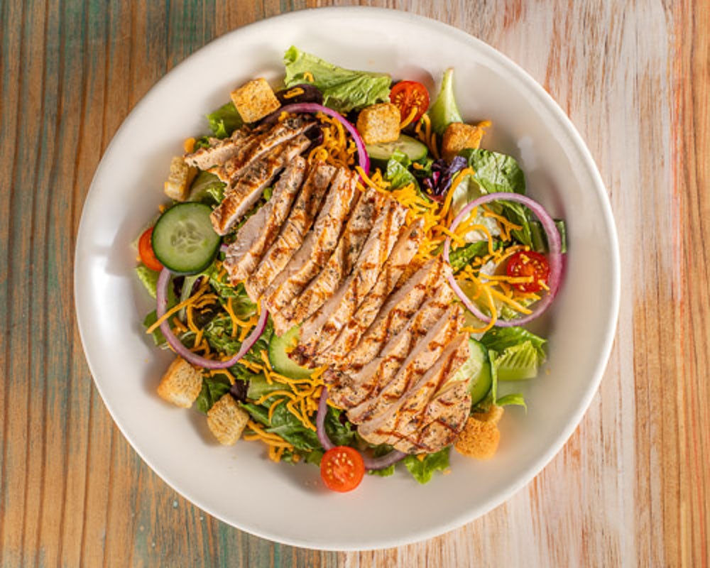 Order Garden Salad with Chicken food online from Willie's Grill & Icehouse store, Sugarland on bringmethat.com