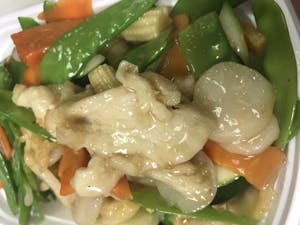 Order 62. Chicken with Snow Peas 雪豆几 food online from Moon Wok store, Lenexa on bringmethat.com