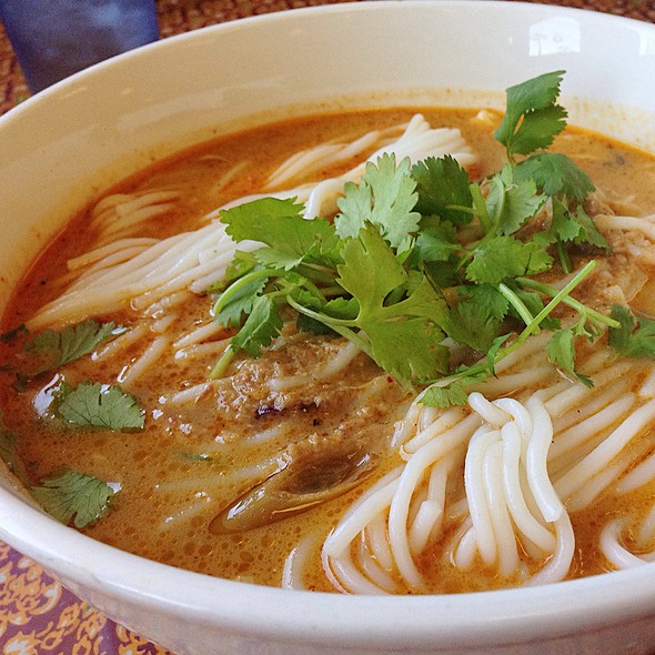 Order Khao Poon Noodle Soup food online from King Thai Restaurant store, Saint Paul on bringmethat.com