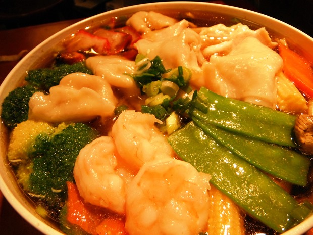 Order B4. Wor Wonton Soup food online from Hot Wok Chinese Restaurant store, Chandler on bringmethat.com