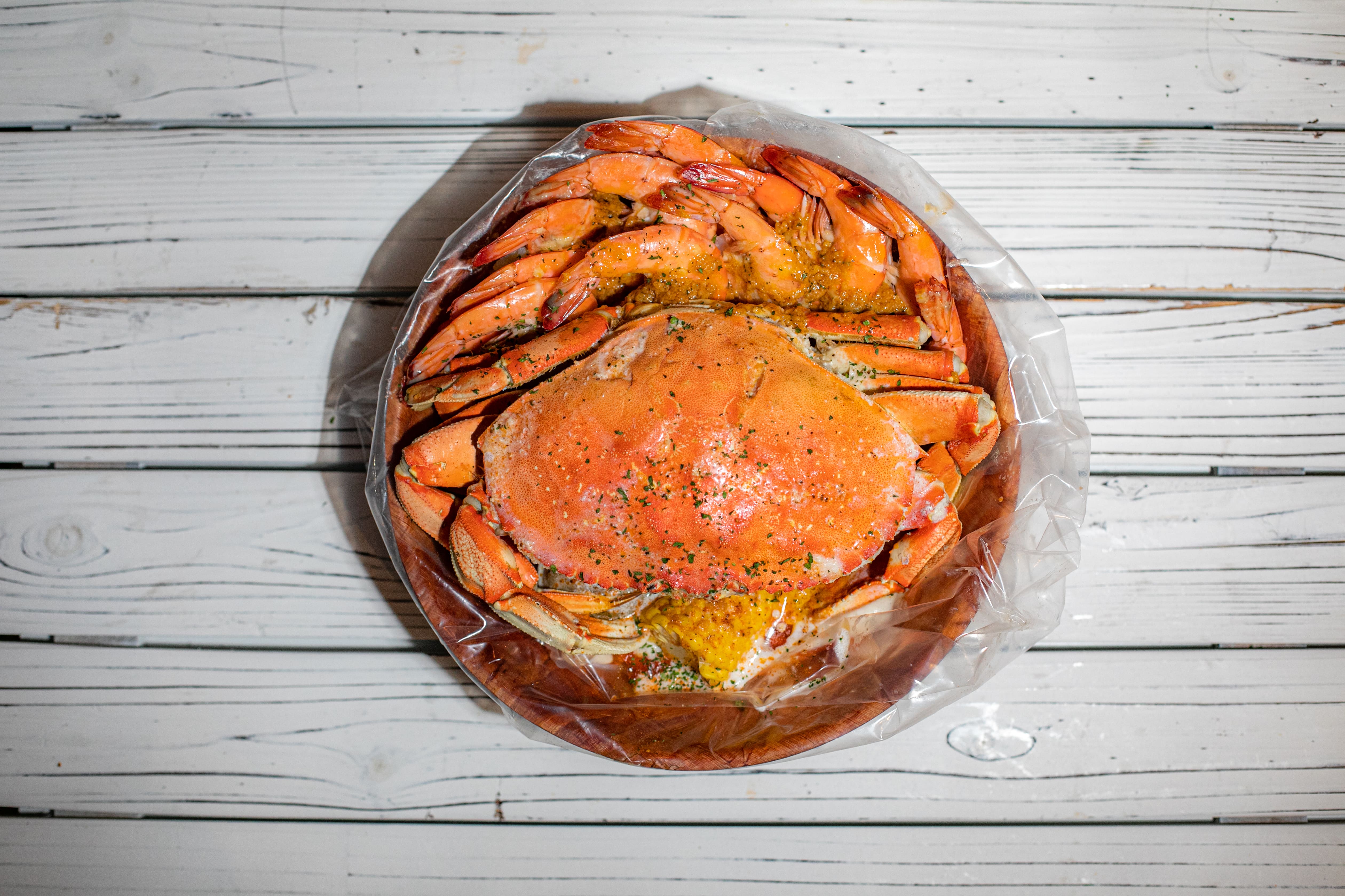 Order C. 1 1/2 lb. Dungeness Crab and 1 lb. Shrimp Head Off Combo food online from Ben's Crab store, Uniondale on bringmethat.com