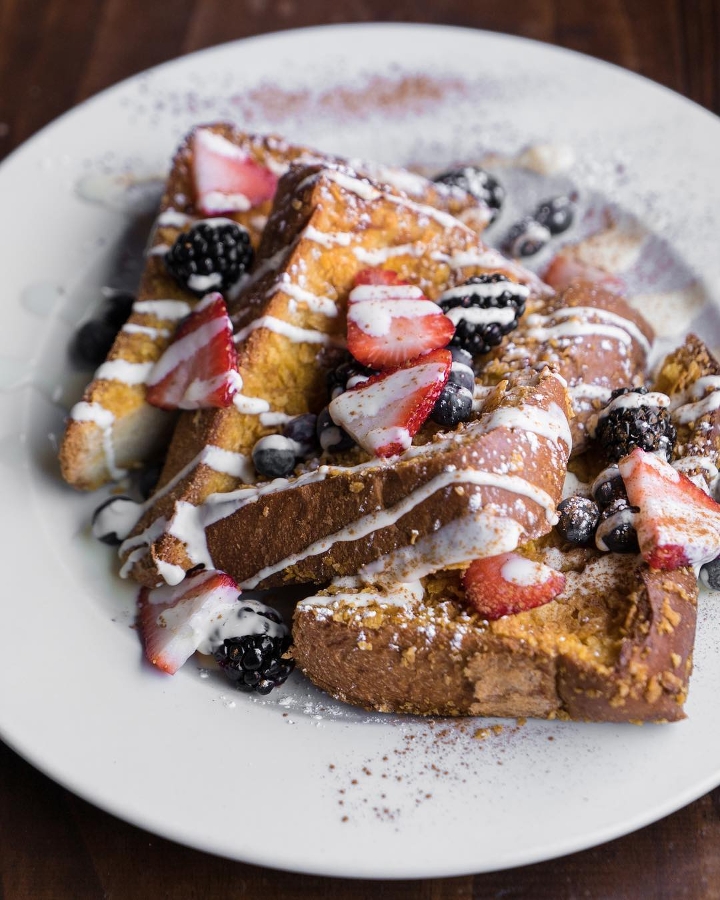 Order Crunchy French Toast food online from Kanela Breakfast Club store, Chicago on bringmethat.com
