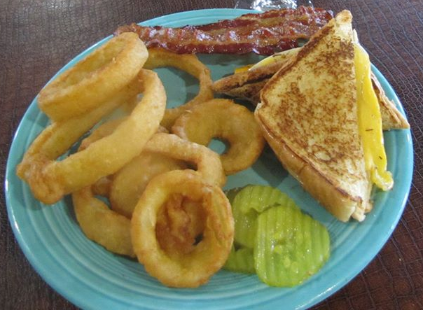Order Extreme Grilled Cheese food online from 333 Restaurant & Saloon store, San Angelo on bringmethat.com