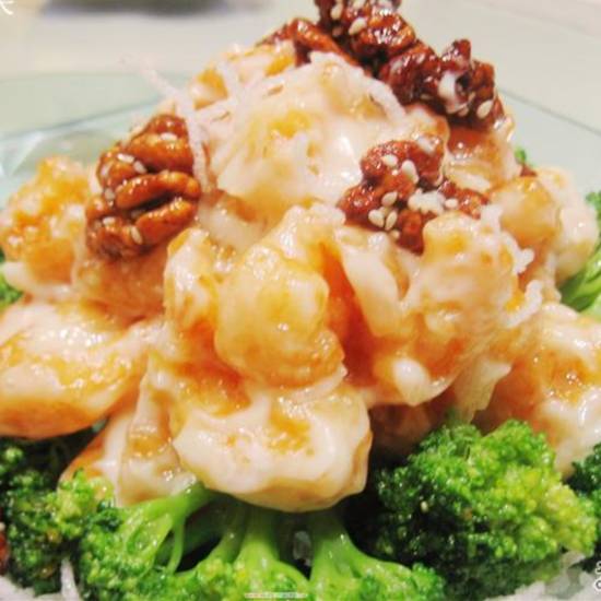 Order Creamy Walnut Shrimp核桃虾 food online from Chuanyu Fusion store, Oklahoma City on bringmethat.com