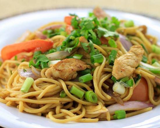 Order Chicken Pasta (Tallarin De Pollo) food online from Downtown Cafe store, Hesperia on bringmethat.com