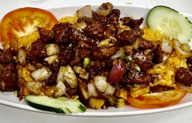 Order Beef Cubes in Tomato Sauce Over Rice food online from Min Min Asian Cafe store, Chicago on bringmethat.com