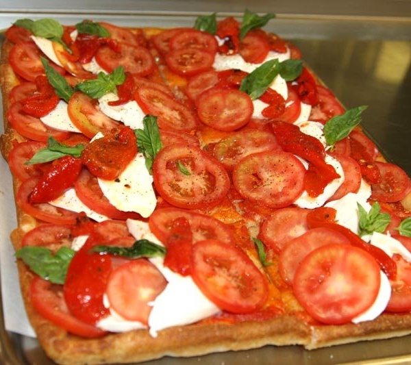 Order Margherita Pizza food online from Grace Pizza store, Glendale on bringmethat.com