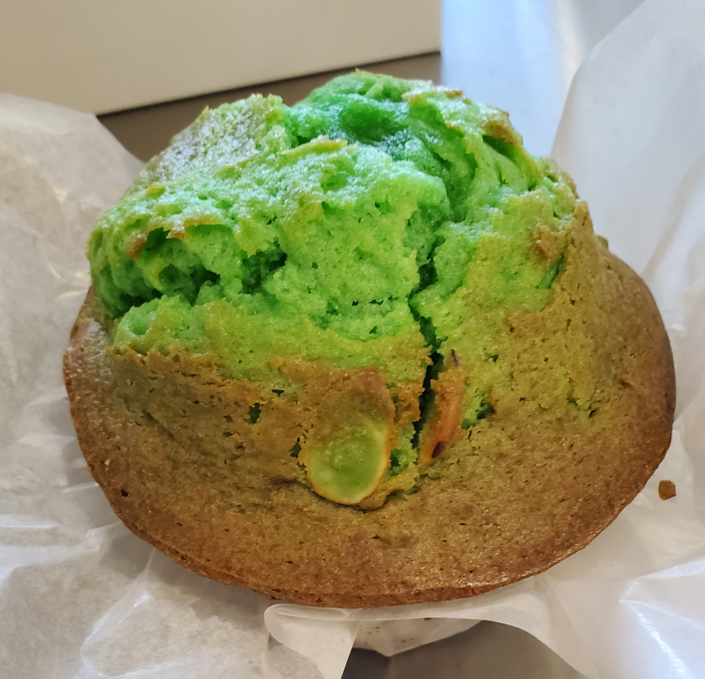 Order Pistachio Muffin food online from Bagel Cafe 21 store, Richardson on bringmethat.com