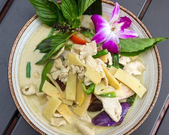 Order Green Curry food online from Tung Thong Thai Restaurant store, New York on bringmethat.com