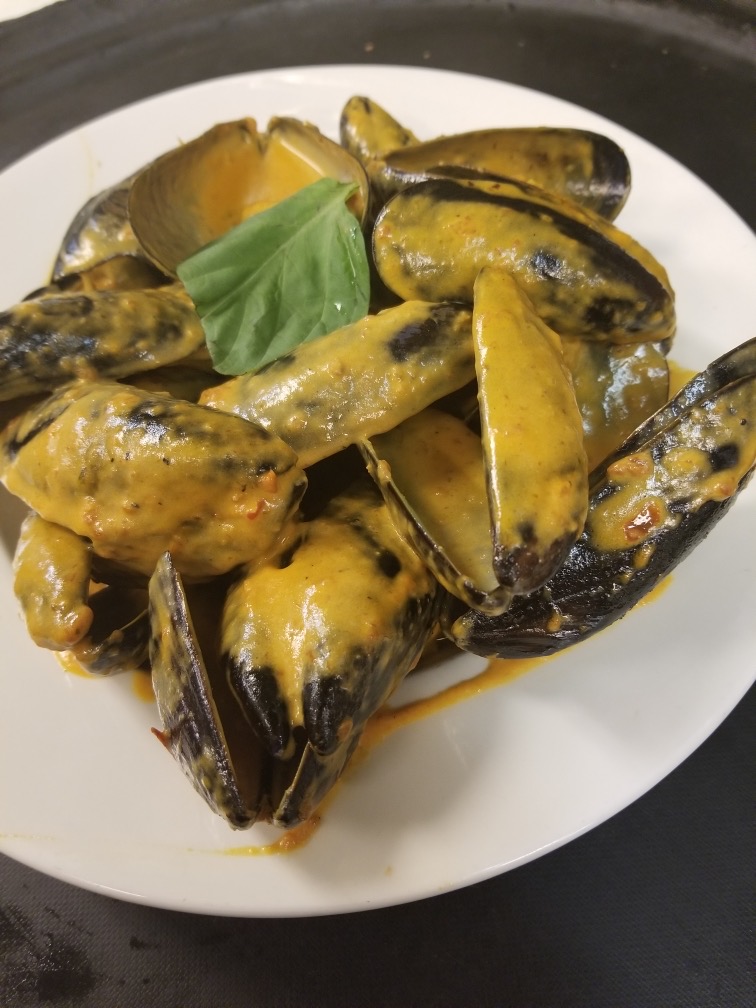 Order Prince Edward Island Mussels with Langosta food online from Piccolo store, Bellmore on bringmethat.com