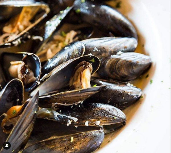 Order P.E.I. Mussels in White Wine Garlic food online from Jacks Lobster Shack store, Millburn on bringmethat.com