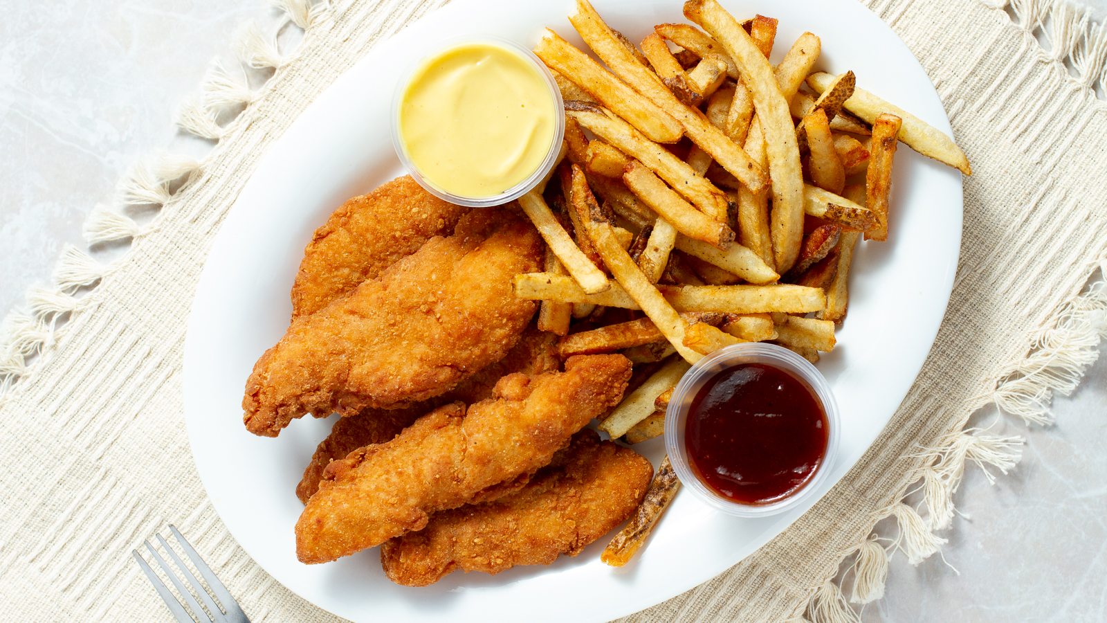 Order Breaded Chicken Finger Basket with Fries food online from Cheeburger Cheeburger store, Oaks on bringmethat.com