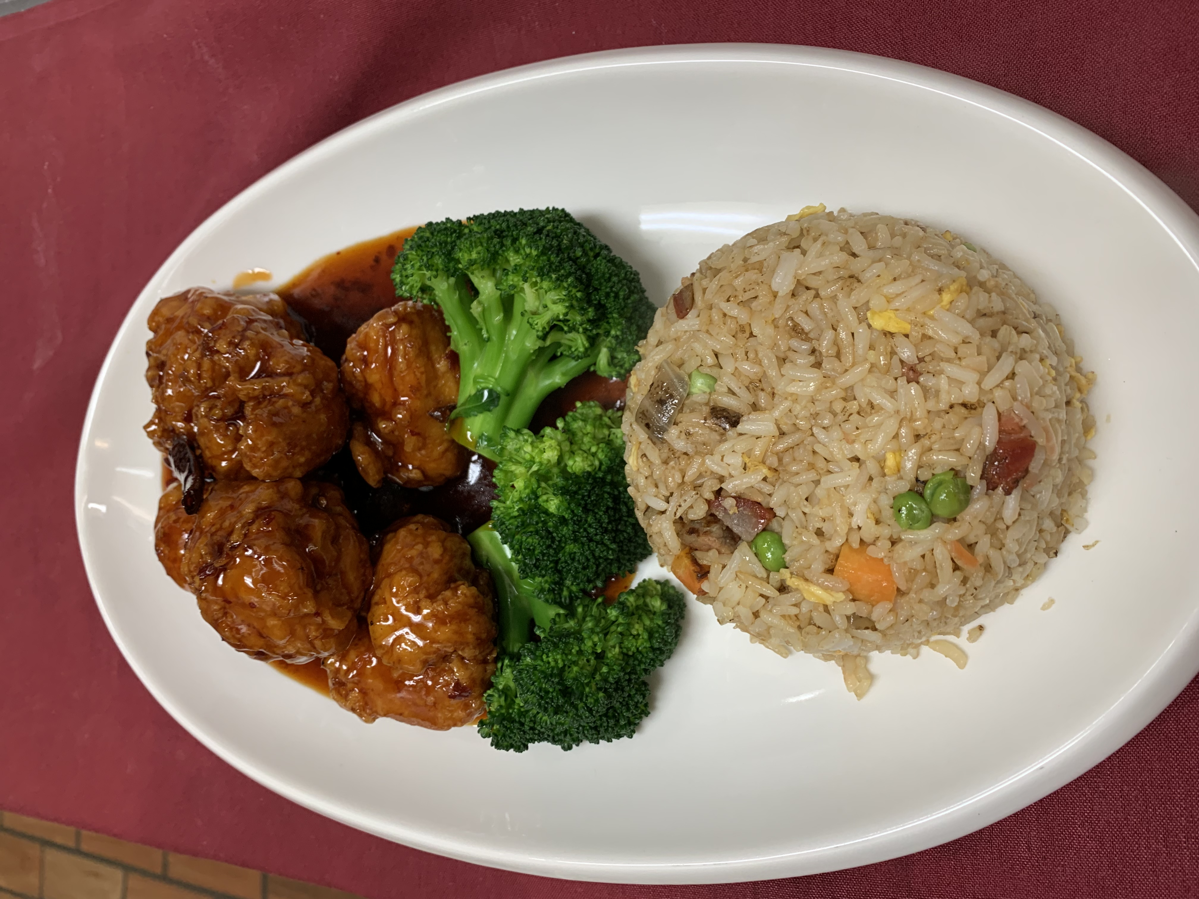 Order C1. General Tso's Chicken Combo Dinner food online from Hong Kong Star Noodle House store, Bensalem on bringmethat.com