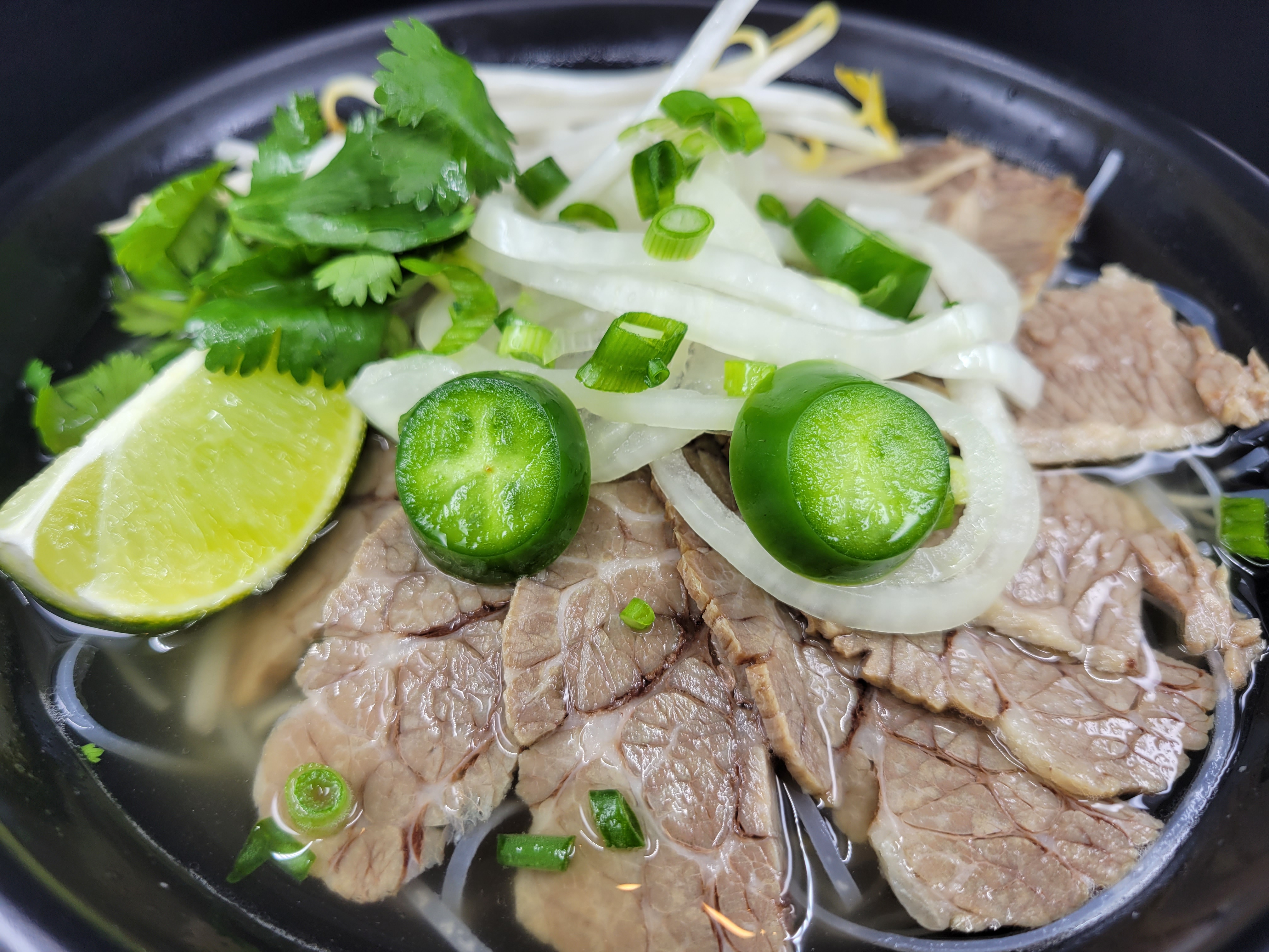 Order F16. Beef Vietnamese Noodle Soup / 소고기 월남국수 food online from Food Avenue store, Ridgefield on bringmethat.com