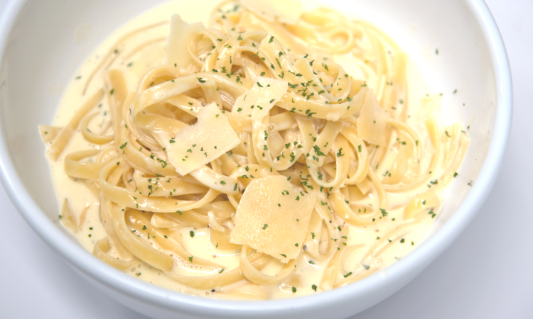 Order Fettuccini Alfredo food online from Mike's Pizzeria store, Los Angeles on bringmethat.com