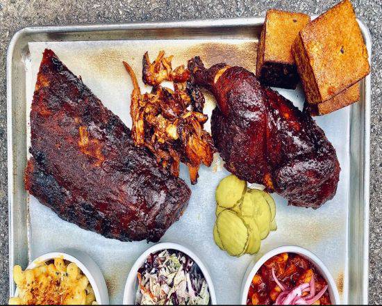 Order Smokeheads BBQ Platter food online from Smokeheads By Rick Tramonto store, Wilmette on bringmethat.com