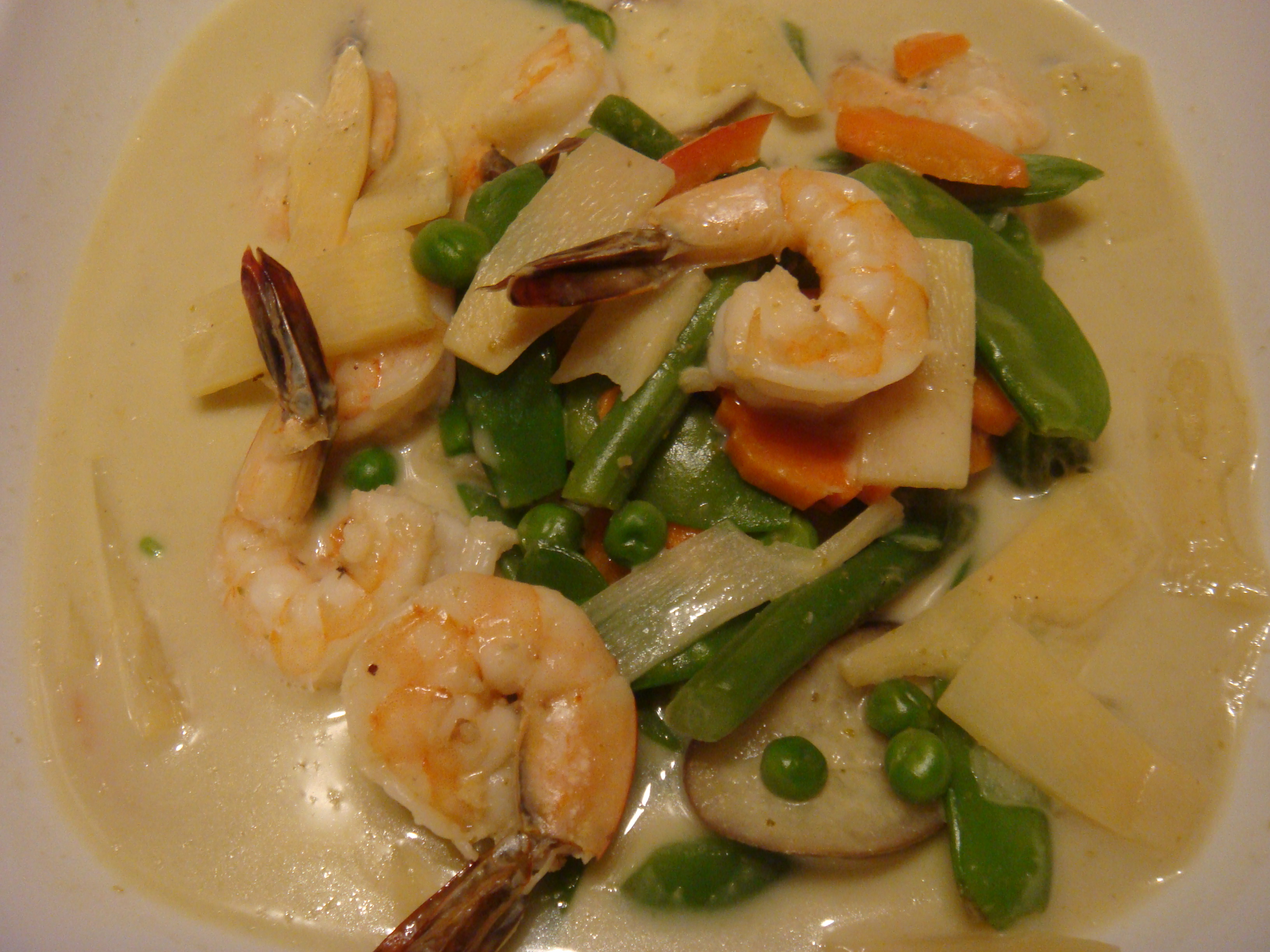 Order C2. Large Green Curry and Green Peas food online from Rod Thai Family Taste store, Boston on bringmethat.com