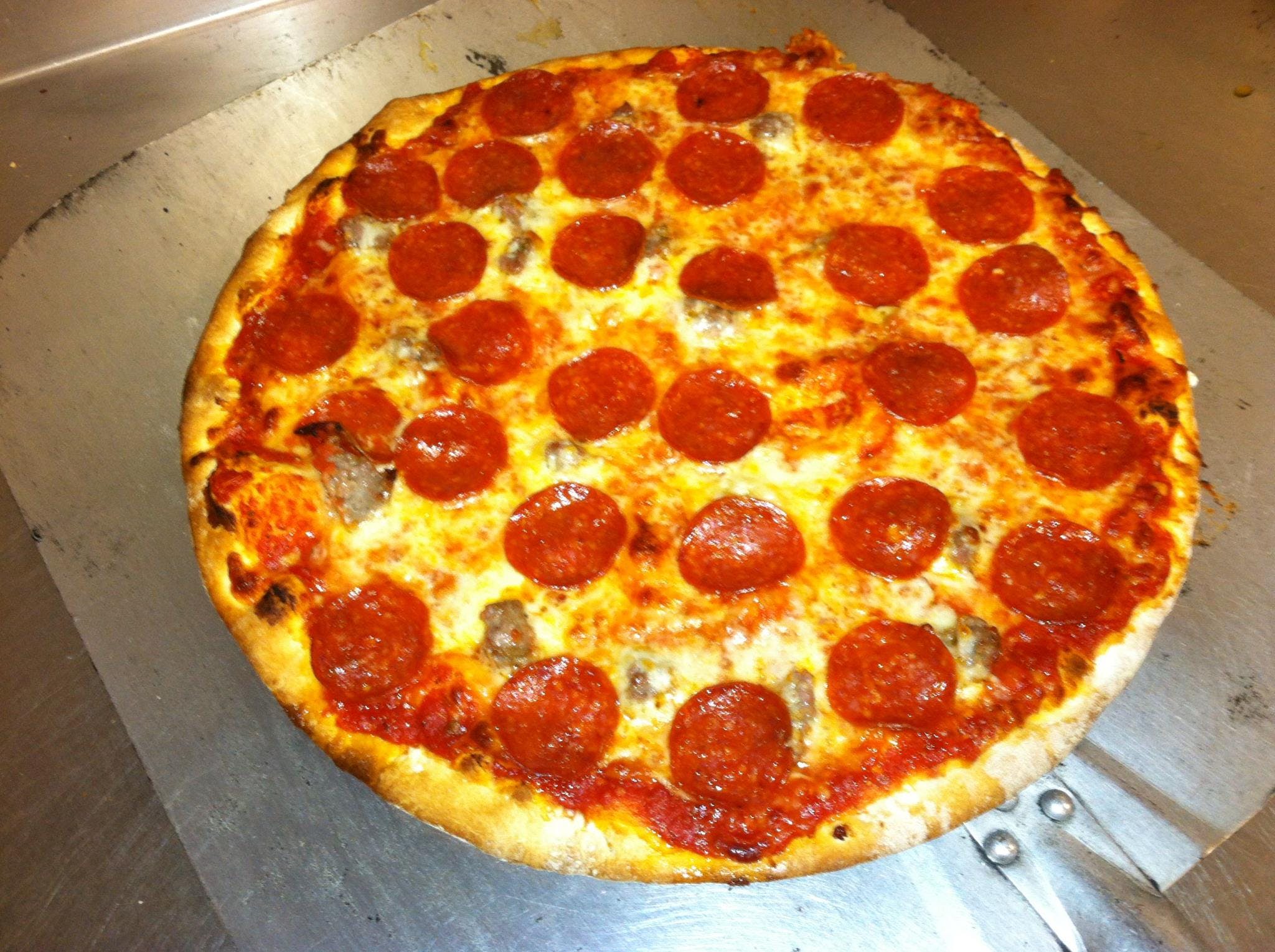 Order One Topping Pan Crust Pizza - Small 10'' food online from Gianni Pizza & Italian Ristorante store, Hillsboro on bringmethat.com