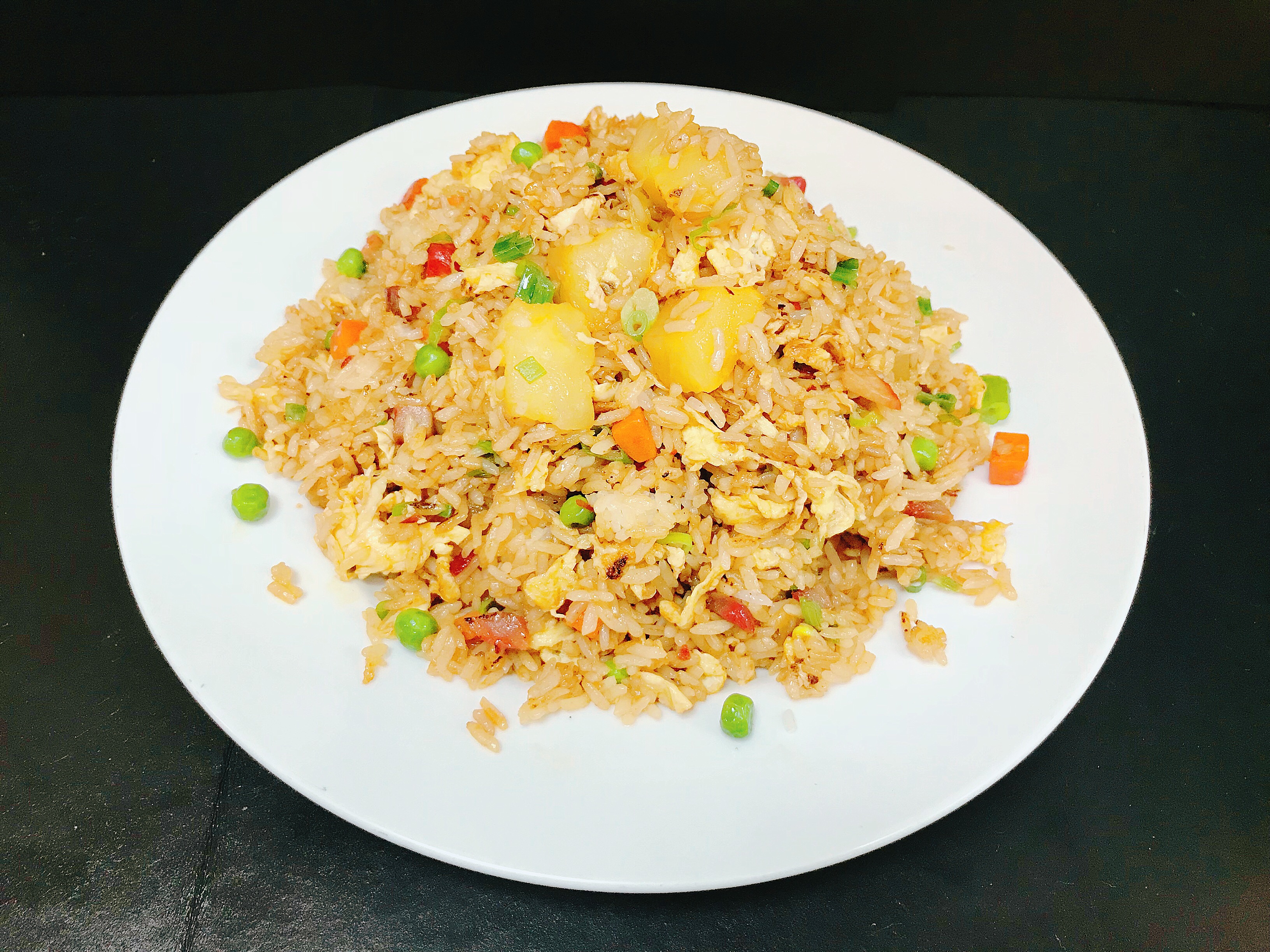 Order 140. Pineapple Fried Rice food online from Ollie's Sichuan store, New York on bringmethat.com