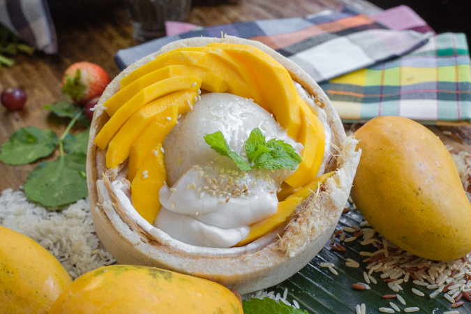 Order Mango with Sticky Rice food online from Ithai bangkok street food catering store, San Francisco on bringmethat.com