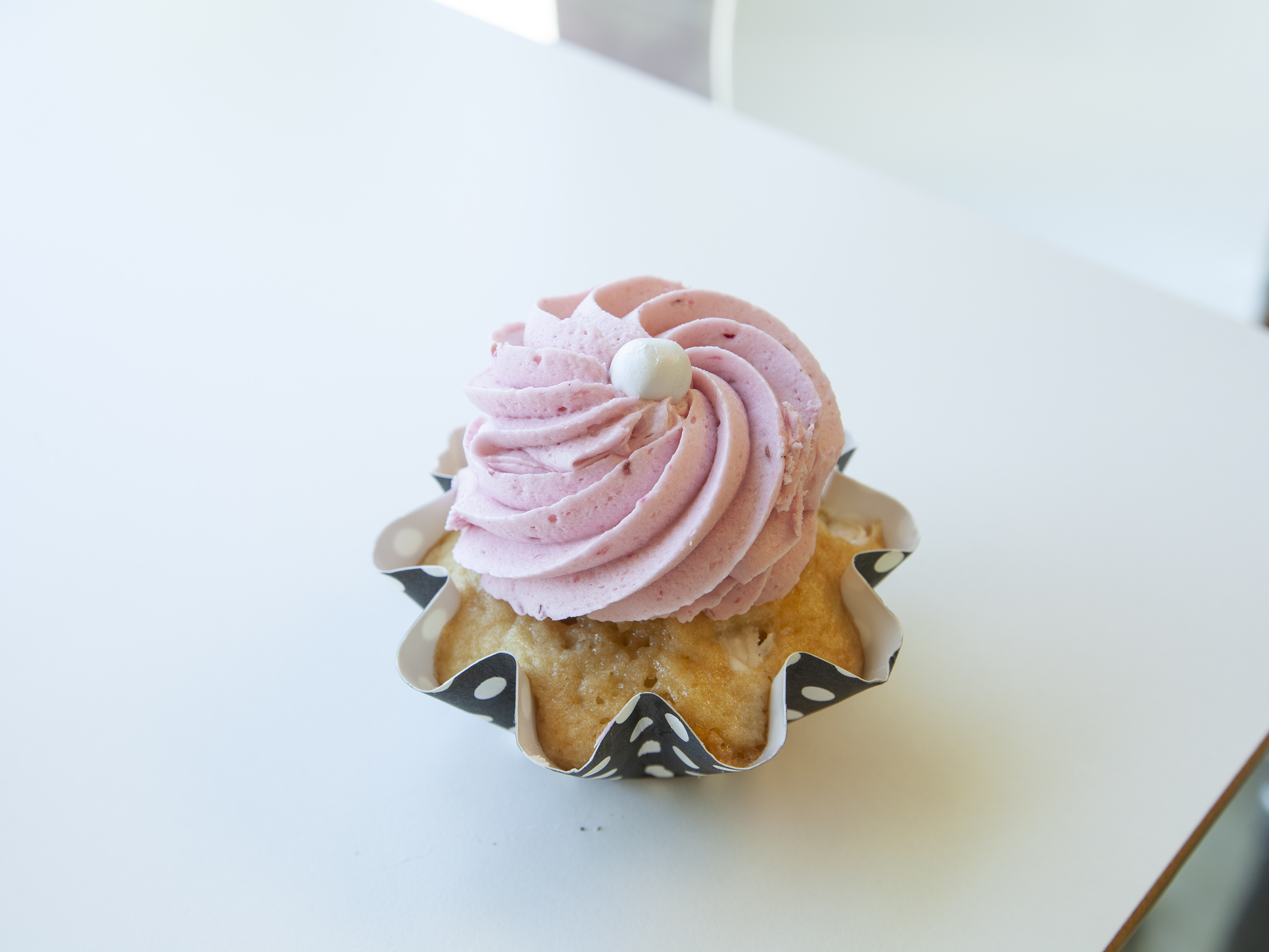 Order The Classy Broad Cupcake food online from The Dessert Stand store, Westminster on bringmethat.com