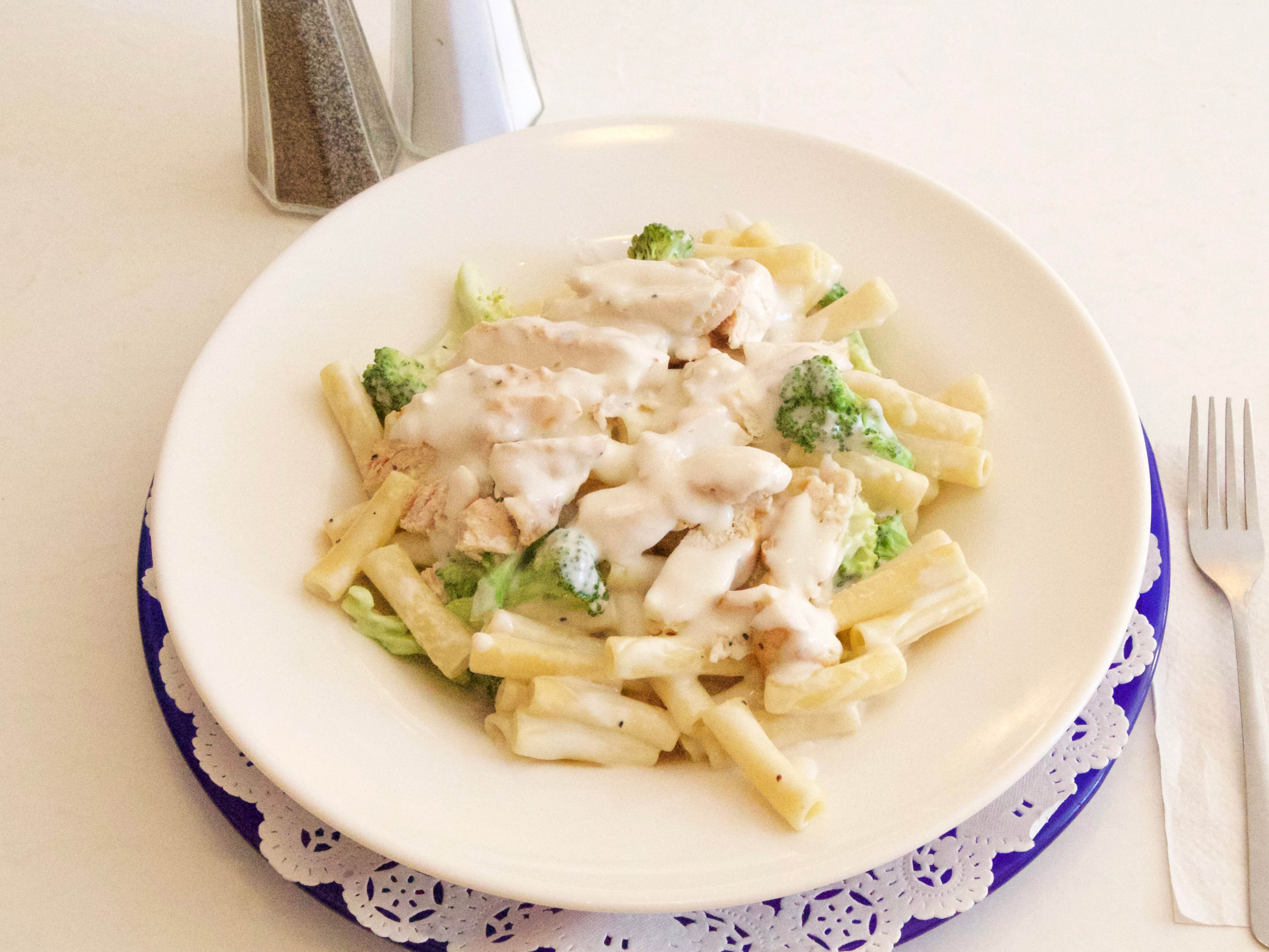 Order Chicken Broccoli Pasta food online from Beauty's Pizza Catering store, Cambridge on bringmethat.com