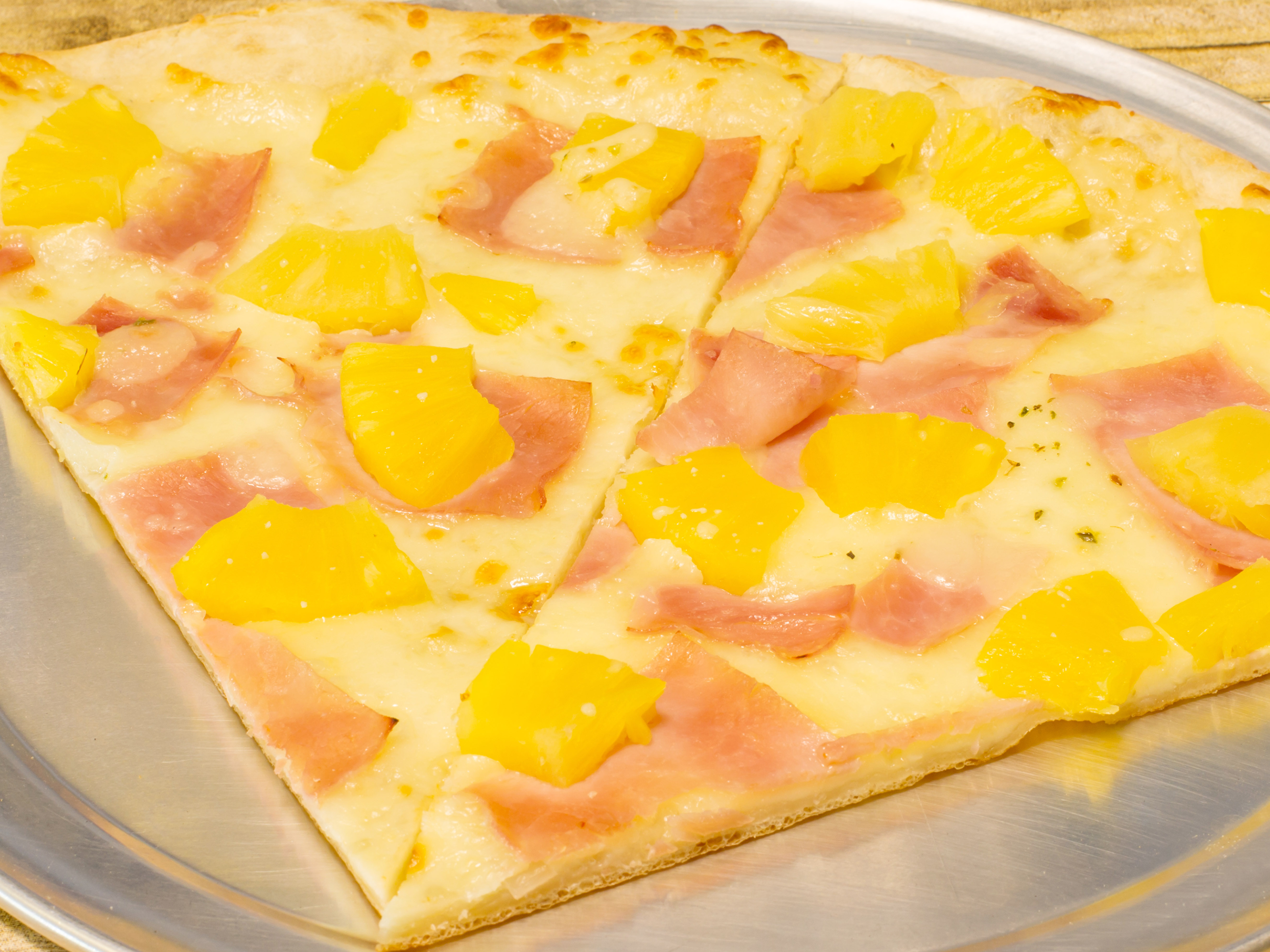 Order Hawaiian Pizza food online from Pizzeria Las Americas store, Jersey City on bringmethat.com
