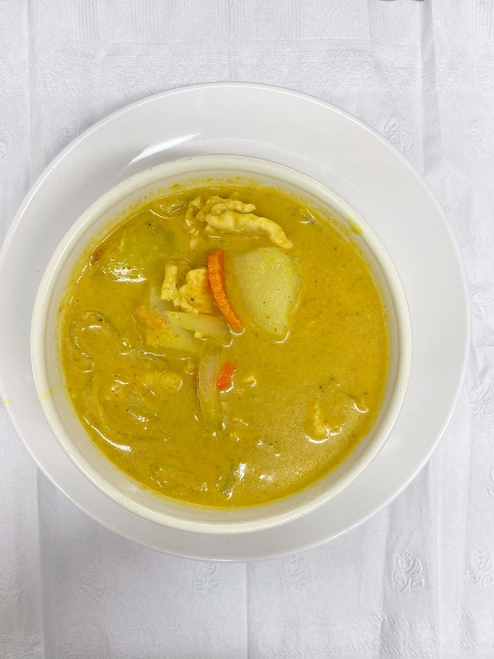 Order Yellow Curry food online from Chada Thai Cuisine store, San Ramon on bringmethat.com
