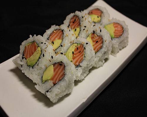 Order Salmon & Avocado Roll food online from Sushi Factory store, Azusa on bringmethat.com