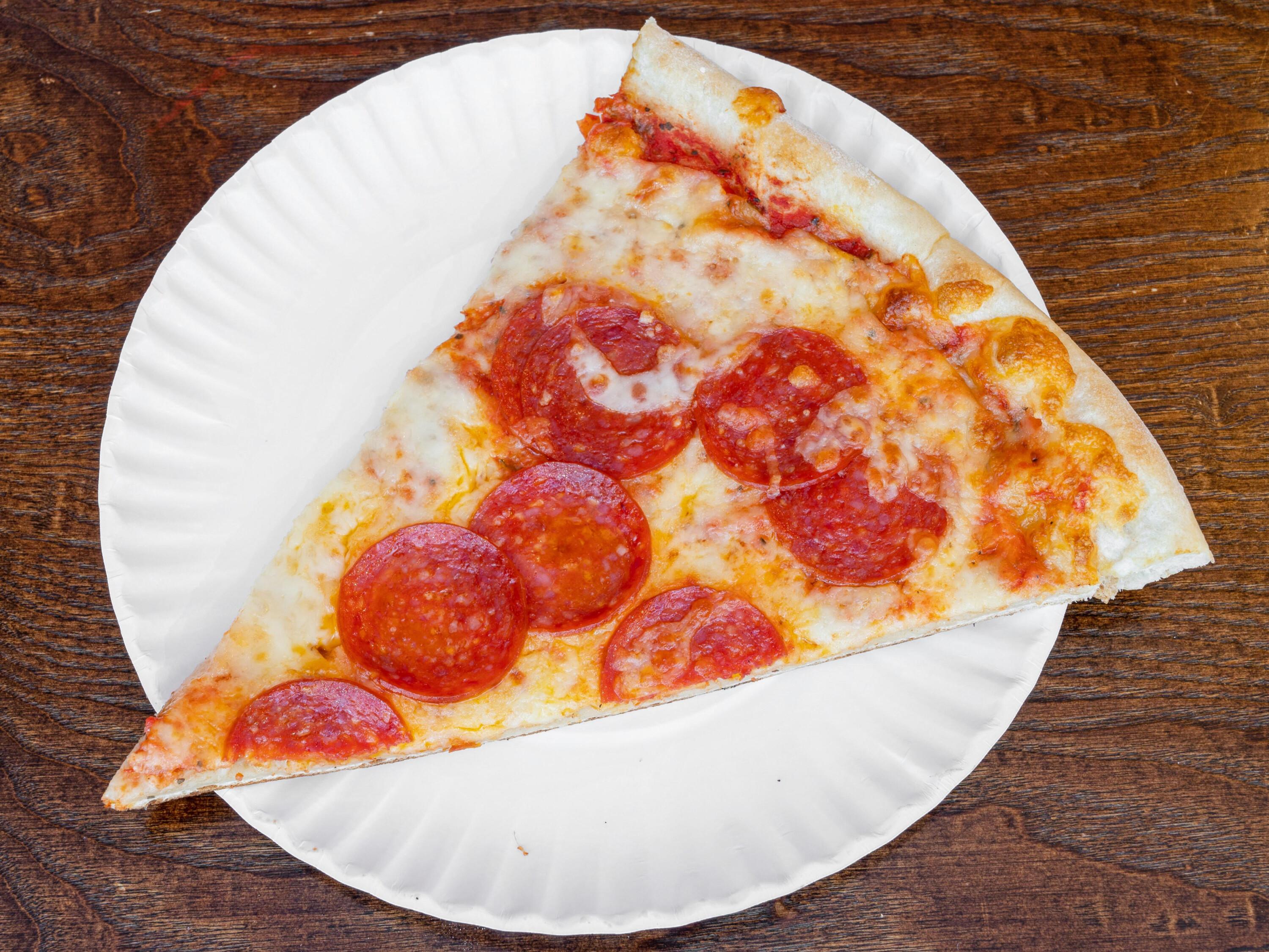 Order Pepperoni Pizza food online from Primo Pizza store, Wayne on bringmethat.com