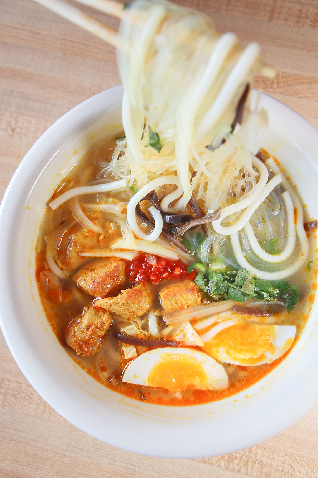 Order Spicy Chicken Noodle Soup food online from Yoma Burmese Restaurant store, Allston on bringmethat.com