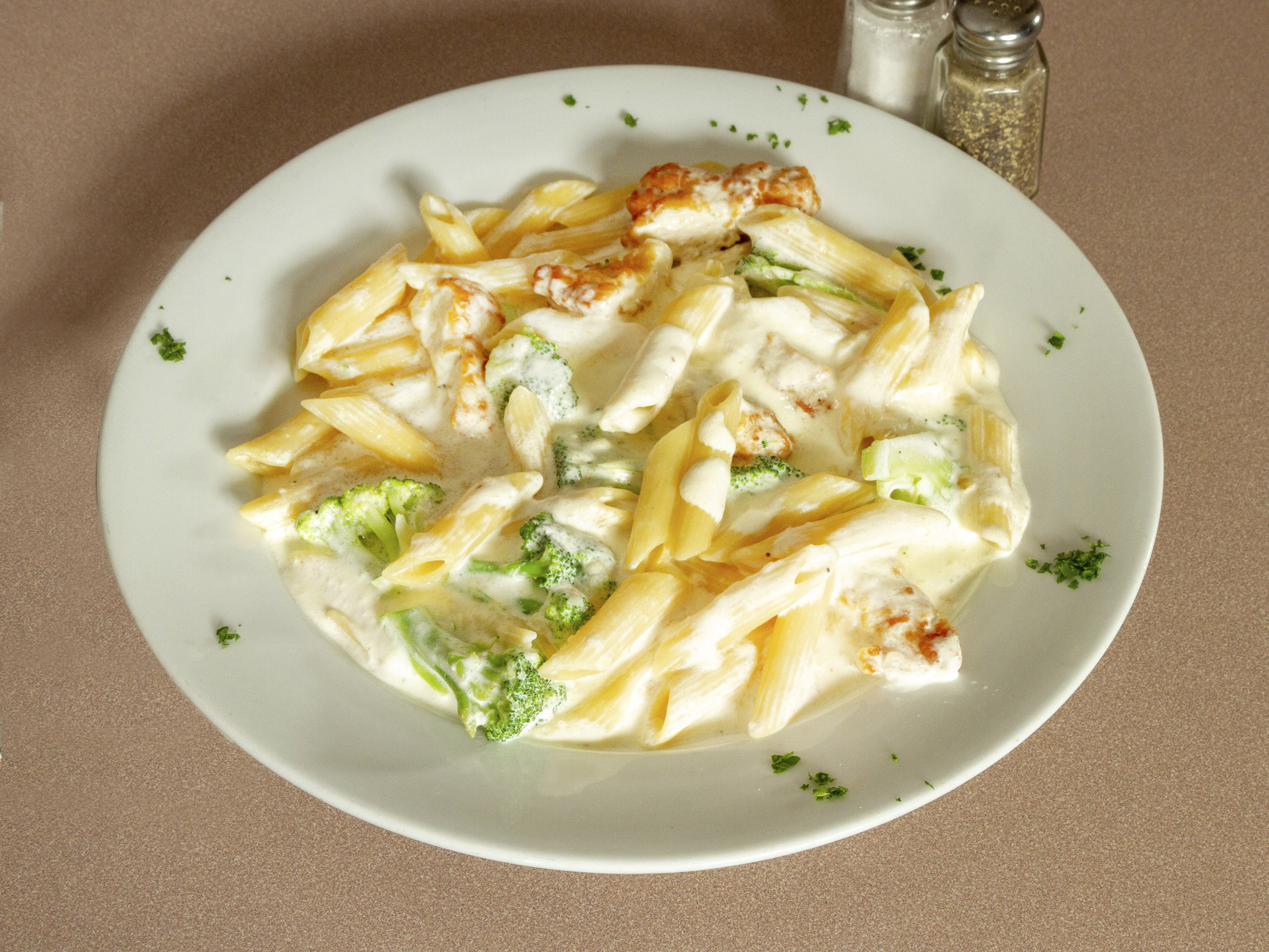 Order Chicken Broccoli Ziti with Garlic and Oil food online from Tony's Place Pizza and Italian Restaurant store, West Roxbury on bringmethat.com
