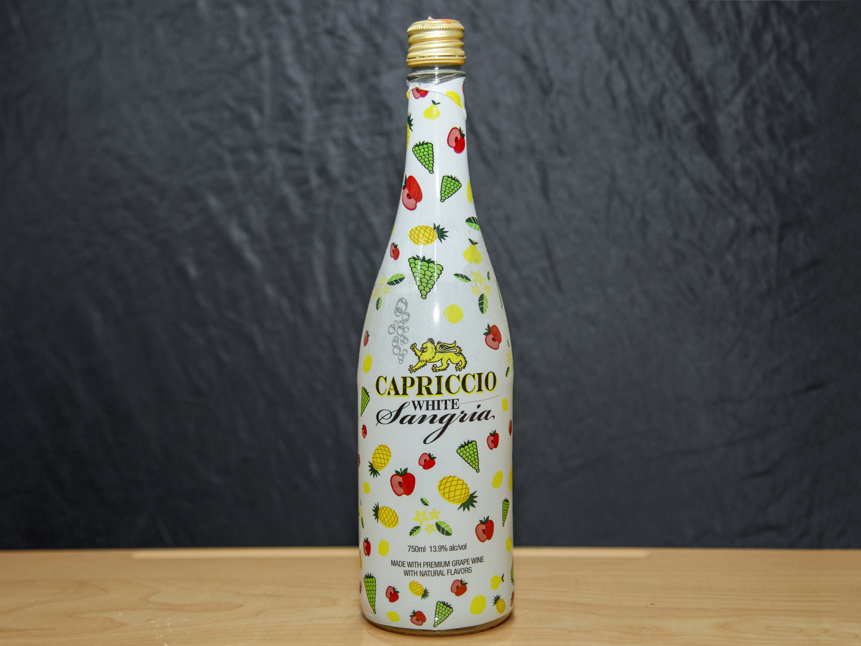 Order Capriccio White, 750 ml. Bubbly Sangria (14.0% ABV) food online from Platinum Star Food & Liquor store, Chicago on bringmethat.com