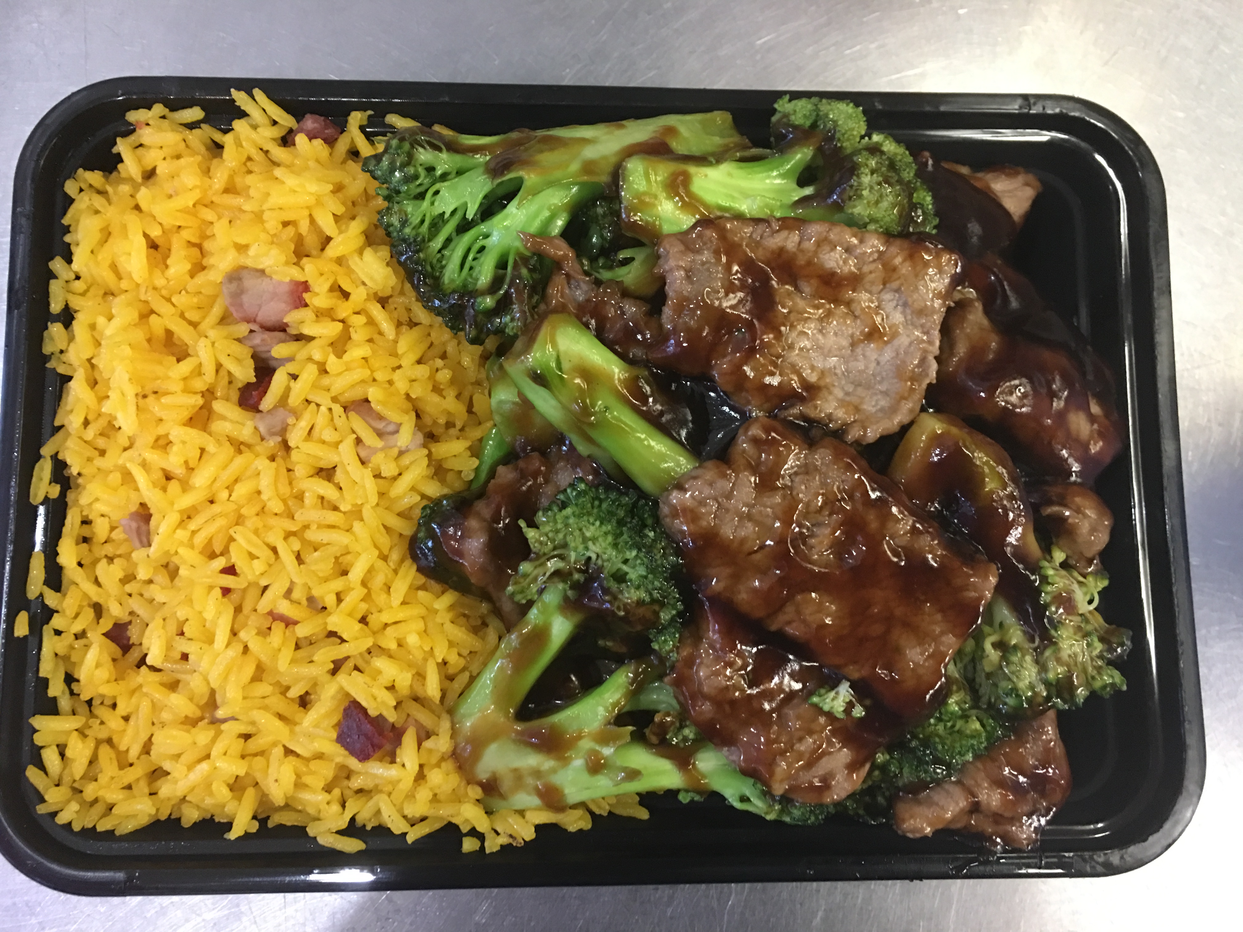 Order C5. Beef with Broccoli Combo Platter food online from Joyful Garden Restaurant store, Wilmington on bringmethat.com