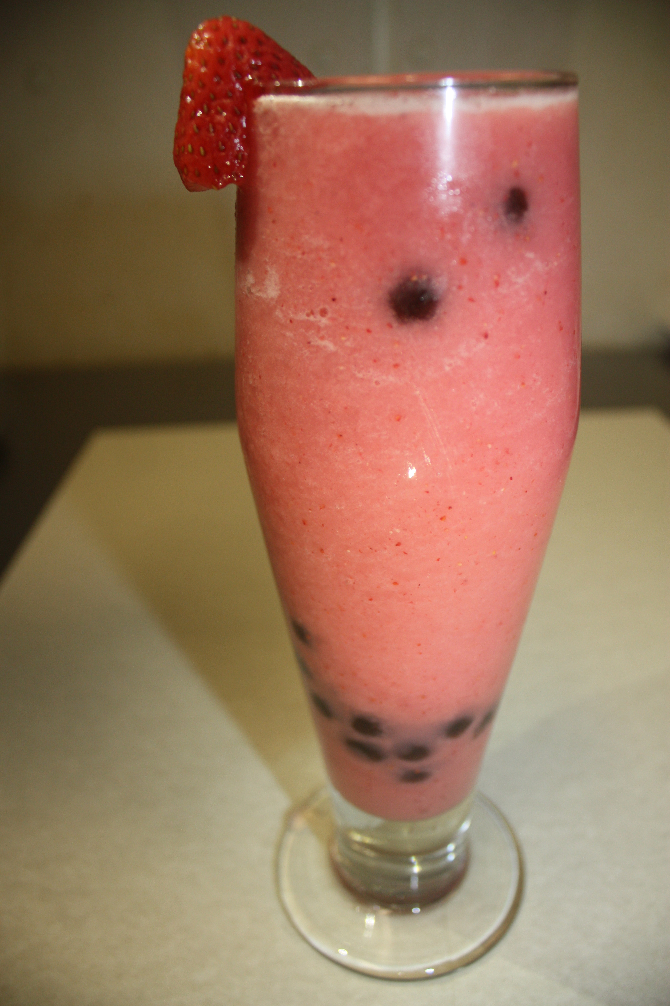 Order B3. Fresh Strawberry Tapioca Bubble Tea food online from Nam's Noodle store, Madison on bringmethat.com