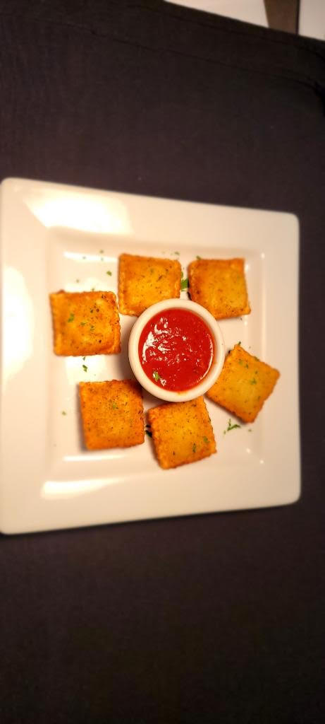 Order Fried Cheese Ravioli food online from Pasta Al Gusto store, Chicago on bringmethat.com