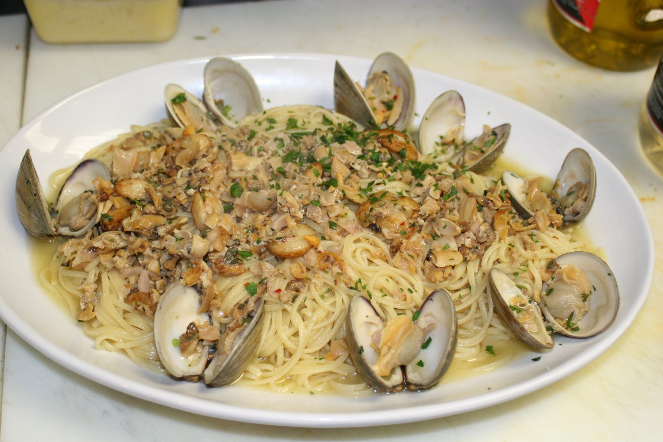 Order Linguini White Clam Sauce food online from Parmagianni store, Rockville Centre on bringmethat.com