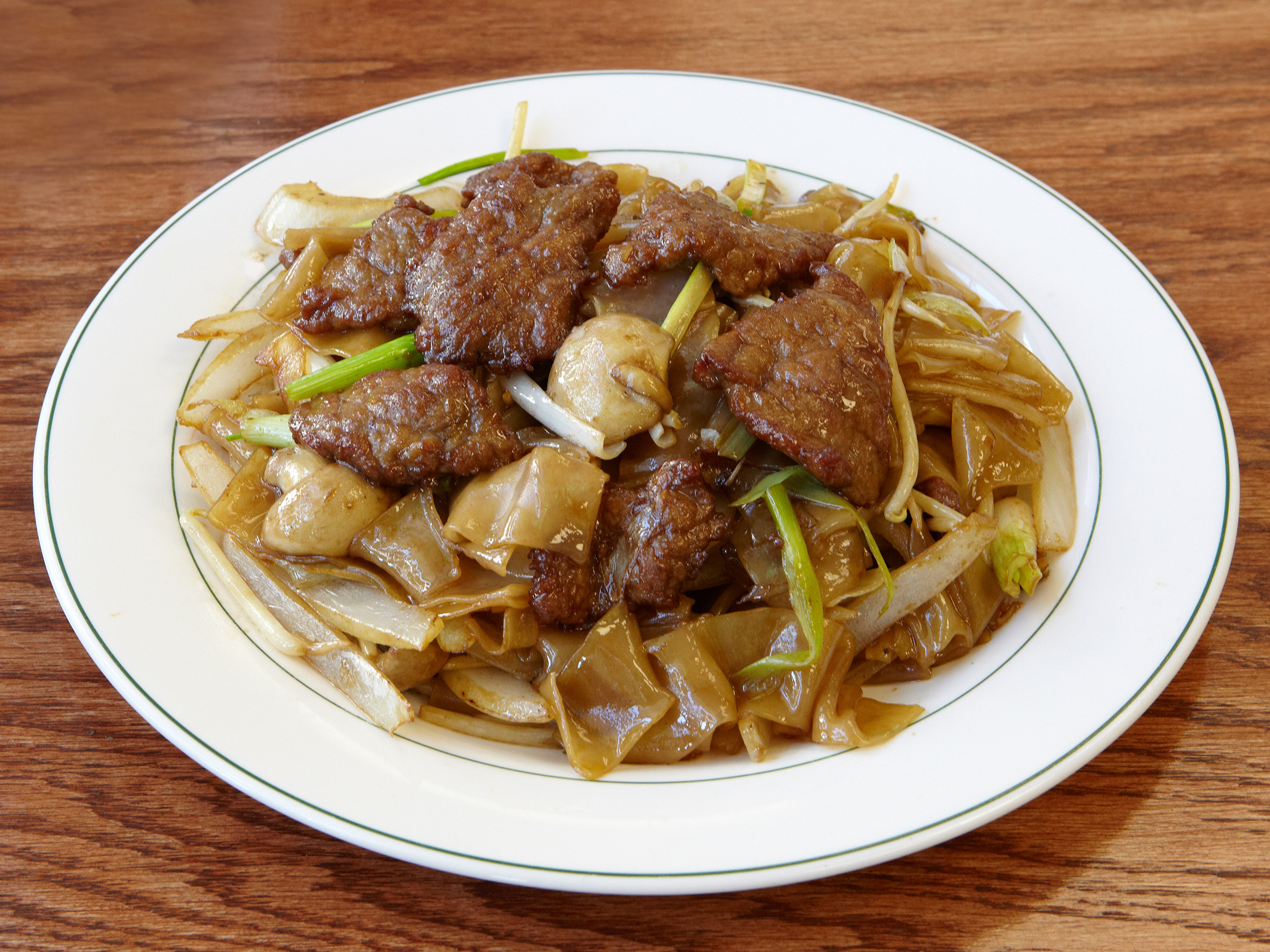 Order 7. Beef Chow Ho Fun food online from Hong Kong Stir Fry store, Fairview on bringmethat.com