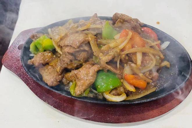 Order Sizzling Black Pepper Beef  food online from Wei Authentic Chinese Cuisine store, Gwinnett County on bringmethat.com