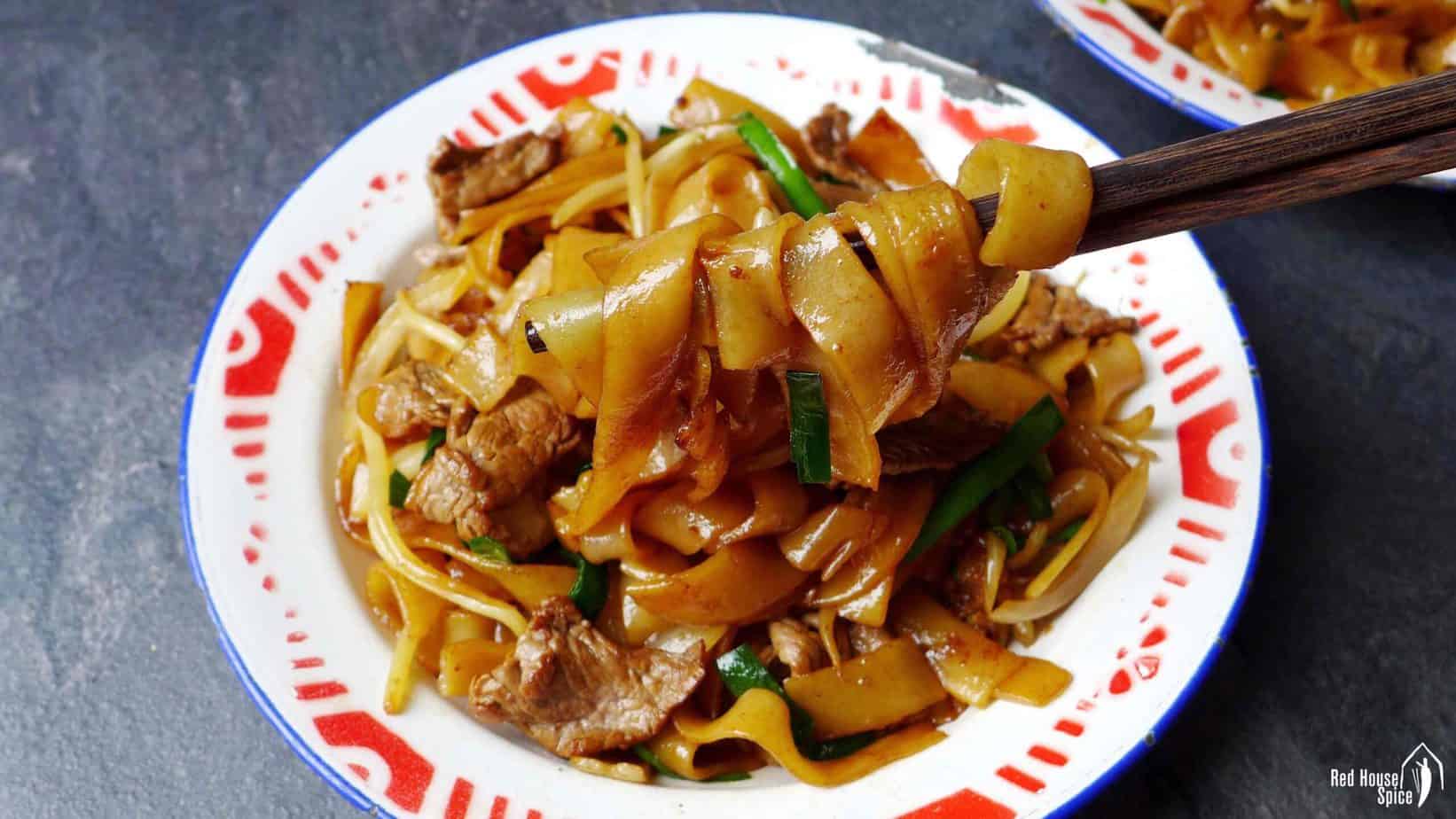 Order Beef Chow Fun food online from Hunan Taste store, Springfield on bringmethat.com