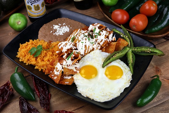 Order Chilaquiles Clasicos food online from Pika Tortas Ahogadas store, Paramount on bringmethat.com