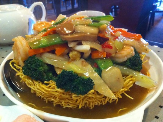 Order Seafood Hong Kong Style Chow Mein food online from Pearl River Restaurant store, San Jose on bringmethat.com
